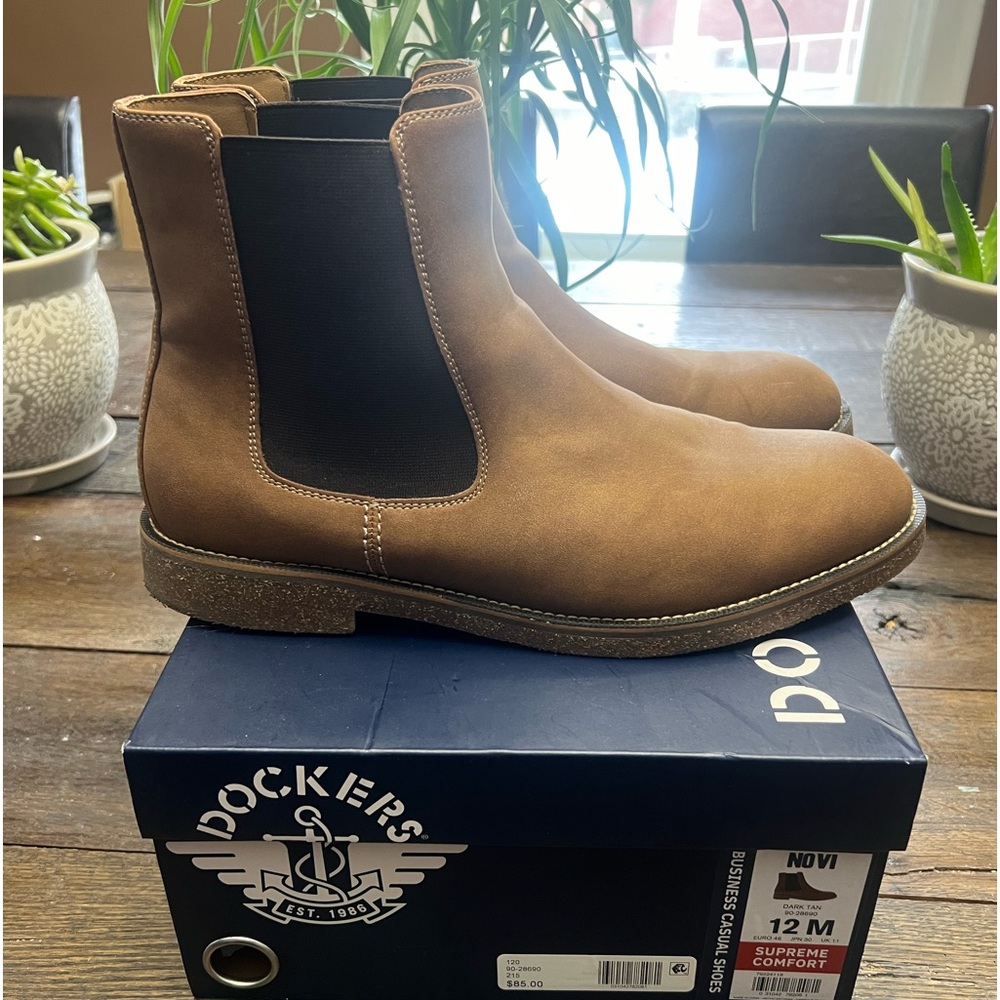 Dockers boots
Men’s size 12
Brown